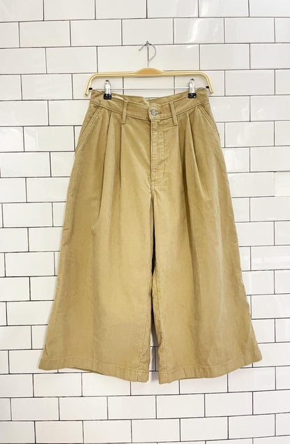 levi's pleated corduroy wide leg crop pants - good market thrift store