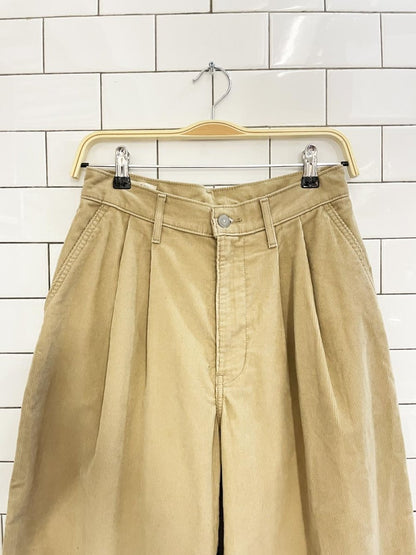 levi's pleated corduroy wide leg crop pants - good market thrift store