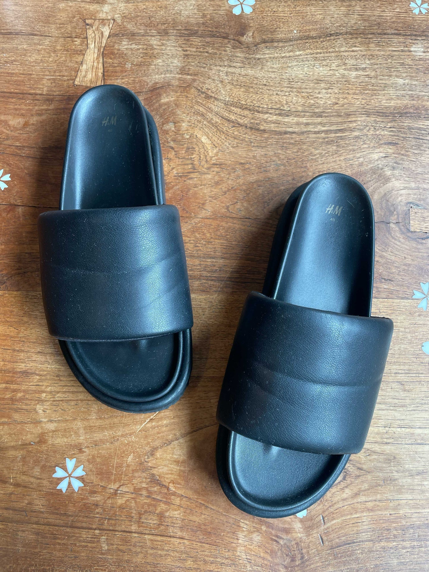 h&m chunky puff slides