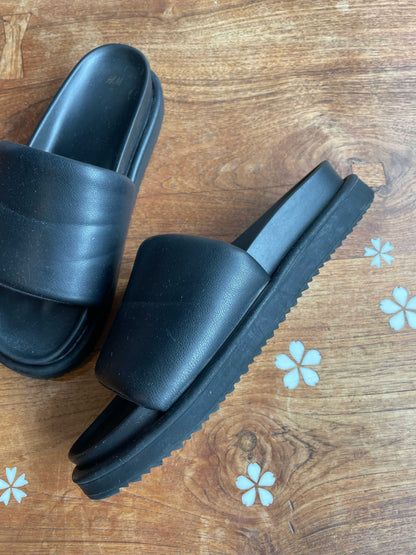 h&m chunky puff slides
