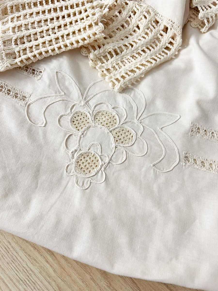 vintage embroidered eyelet linen tablecloth - good market thrift store