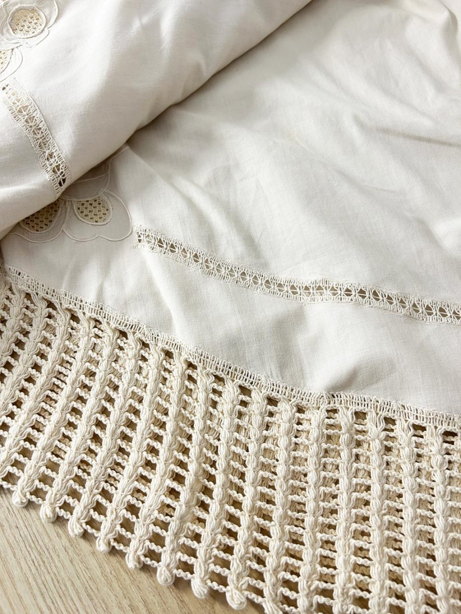 vintage embroidered eyelet linen tablecloth - good market thrift store