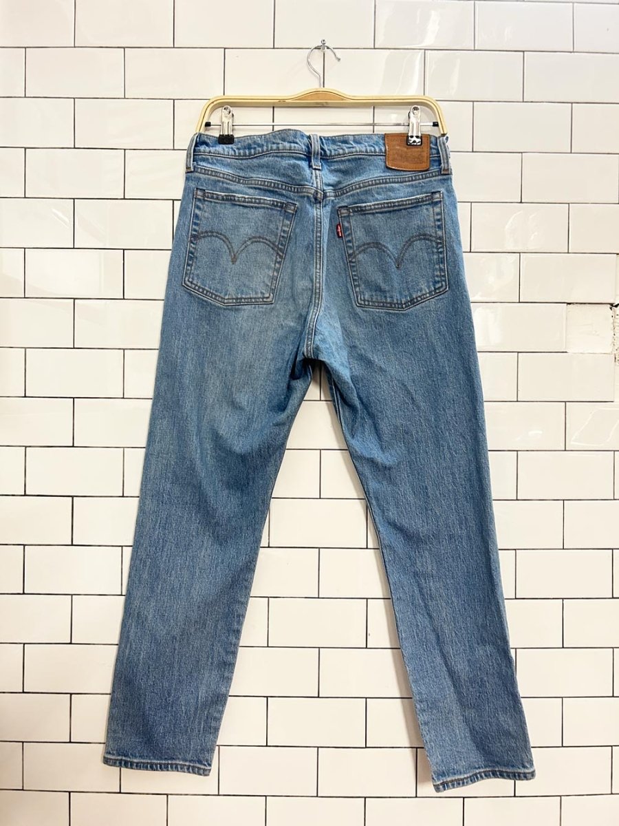 levi's wedgie straight jeans - good market thrift store