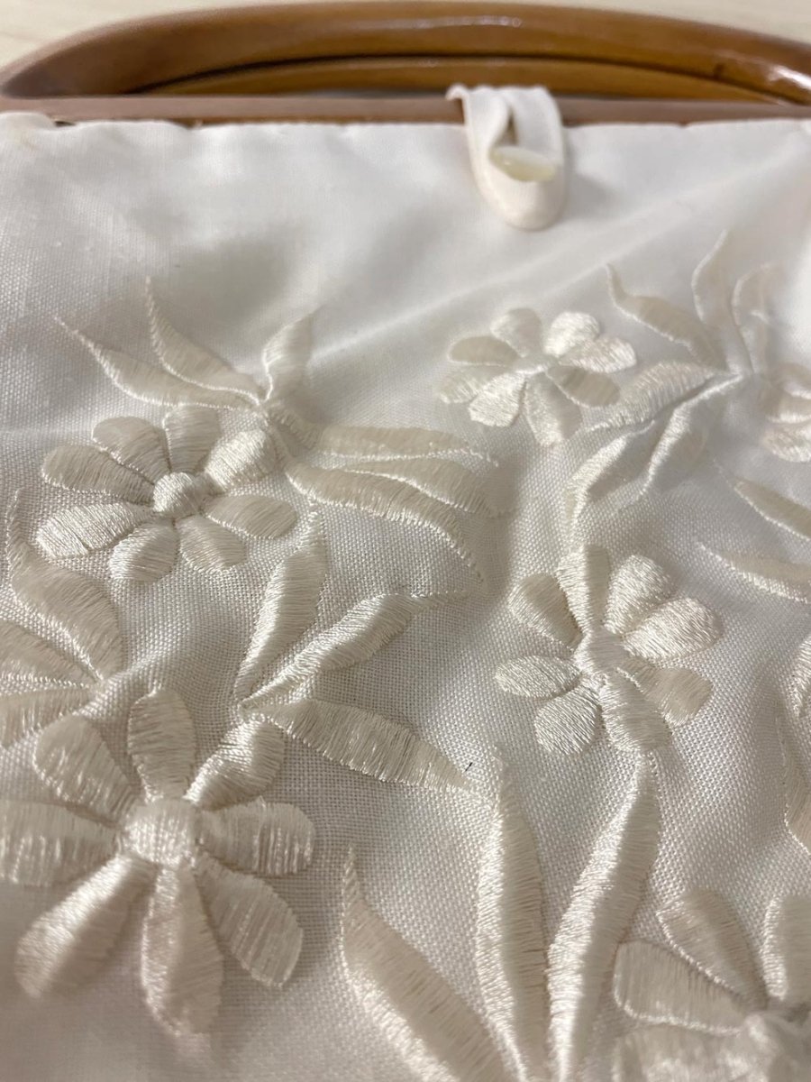 vintage 70s la regale embroidered bag with wooden handles - good market thrift store