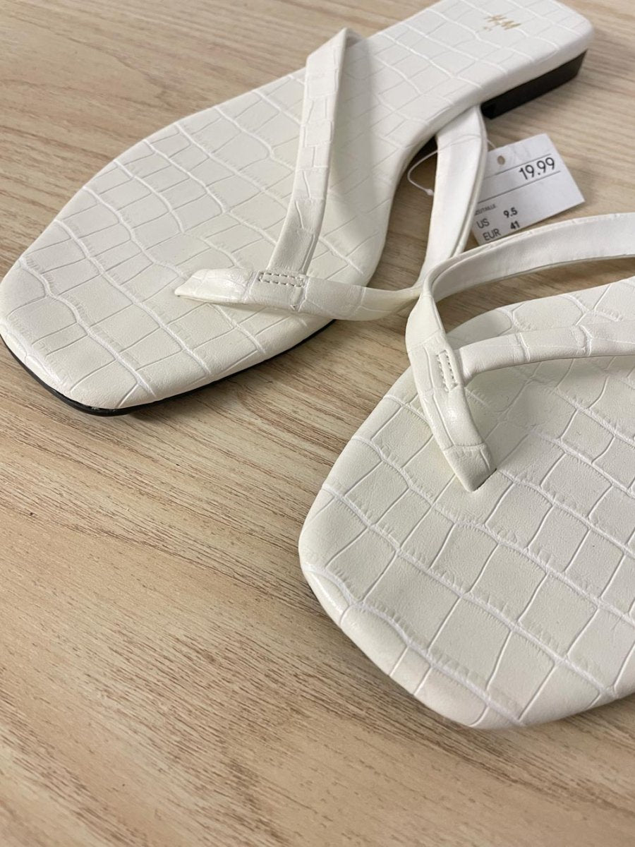 nwt h&m square toe thong sandal - good market thrift store
