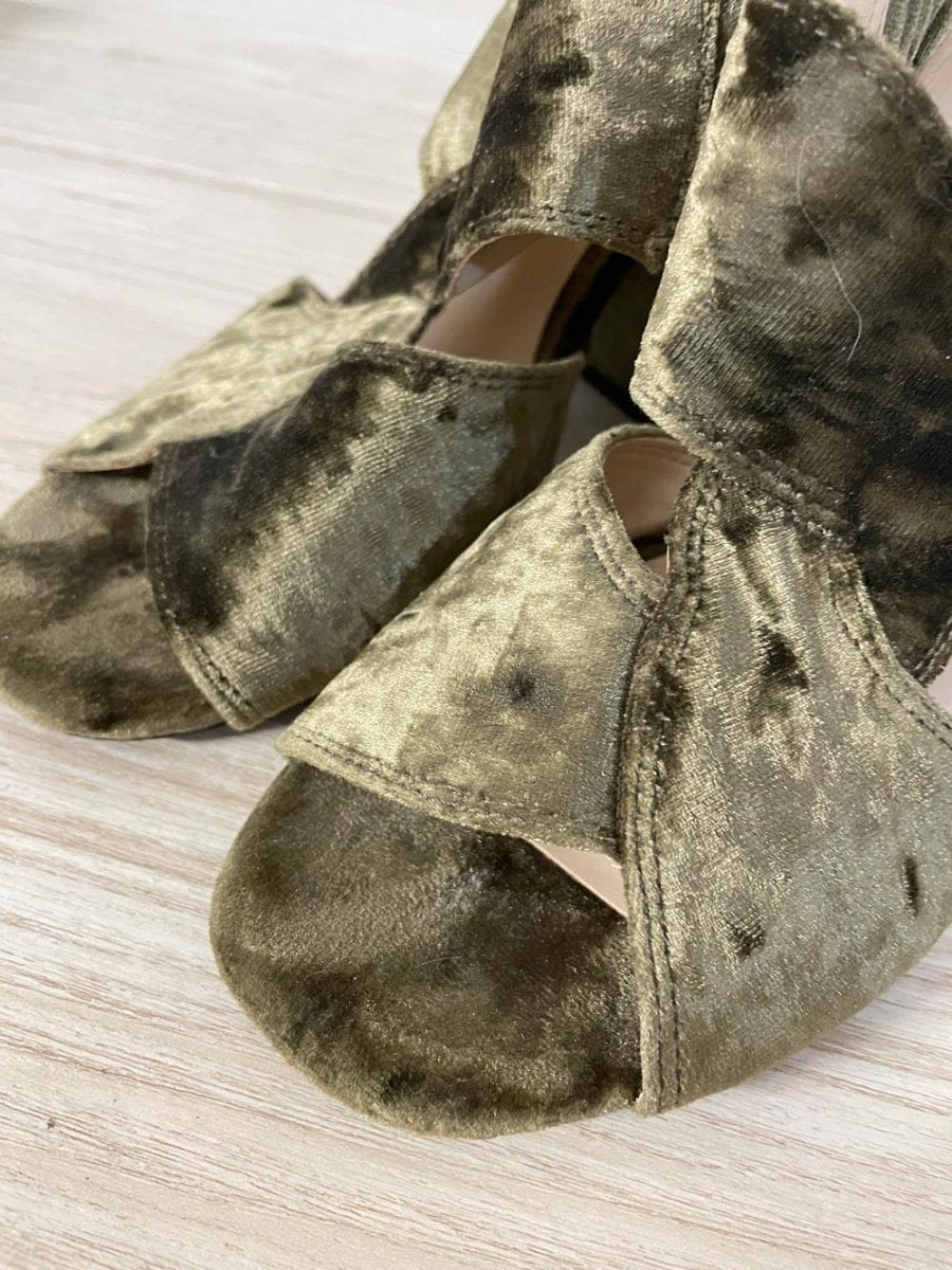 cabi interlock velvet chunky heel sandal - good market thrift store