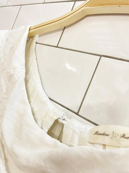 meadow rue 100% linen passiflora embroidered top - good market thrift store