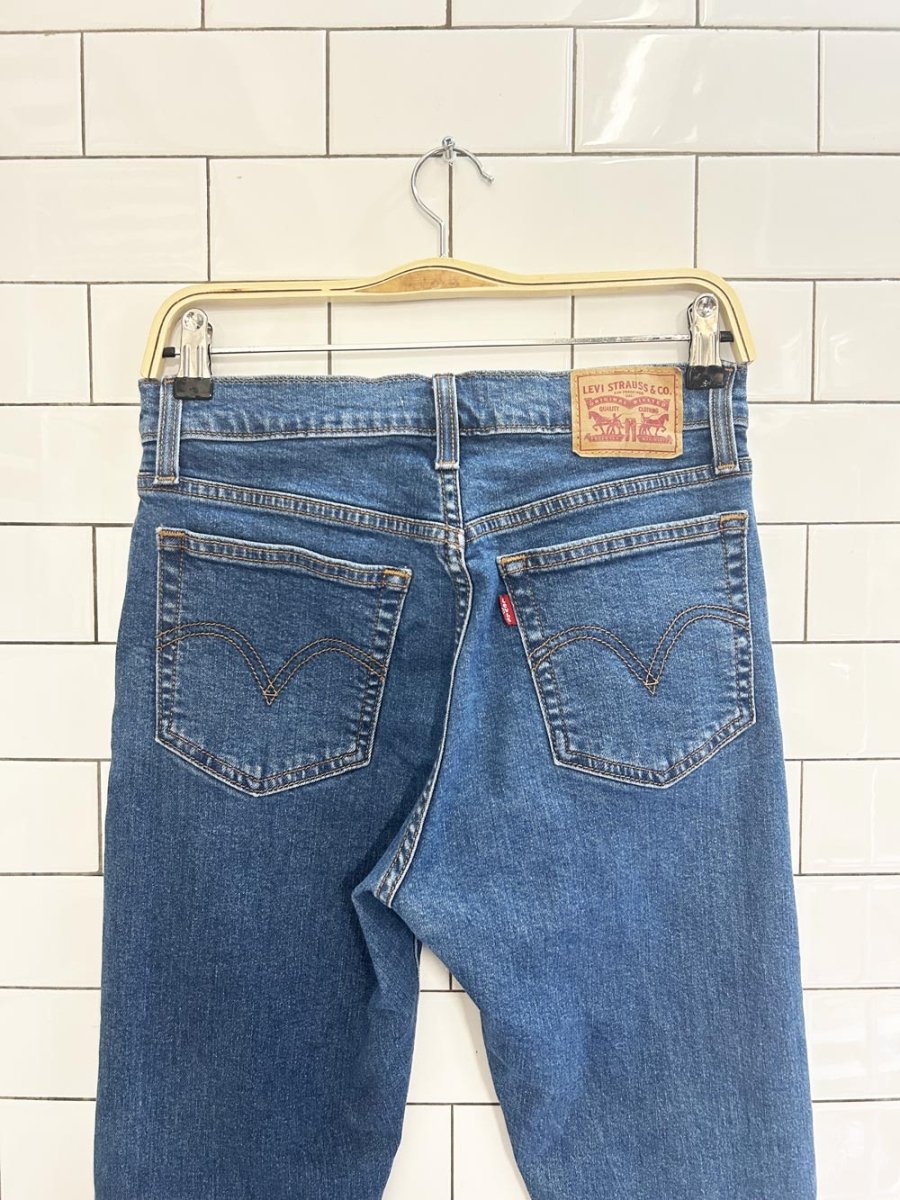 levi's wedgie straight jeans - good market thrift store