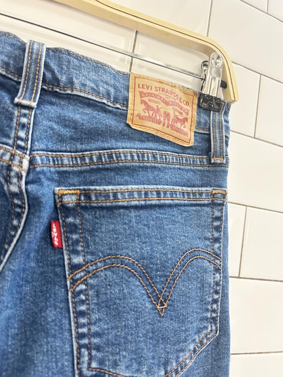 levi's wedgie straight jeans - good market thrift store