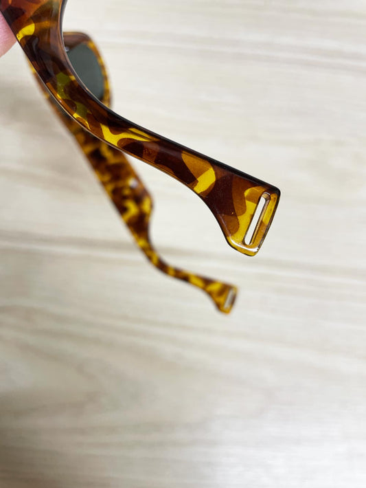 tortoise shell 90s rectangle frame sunglasses