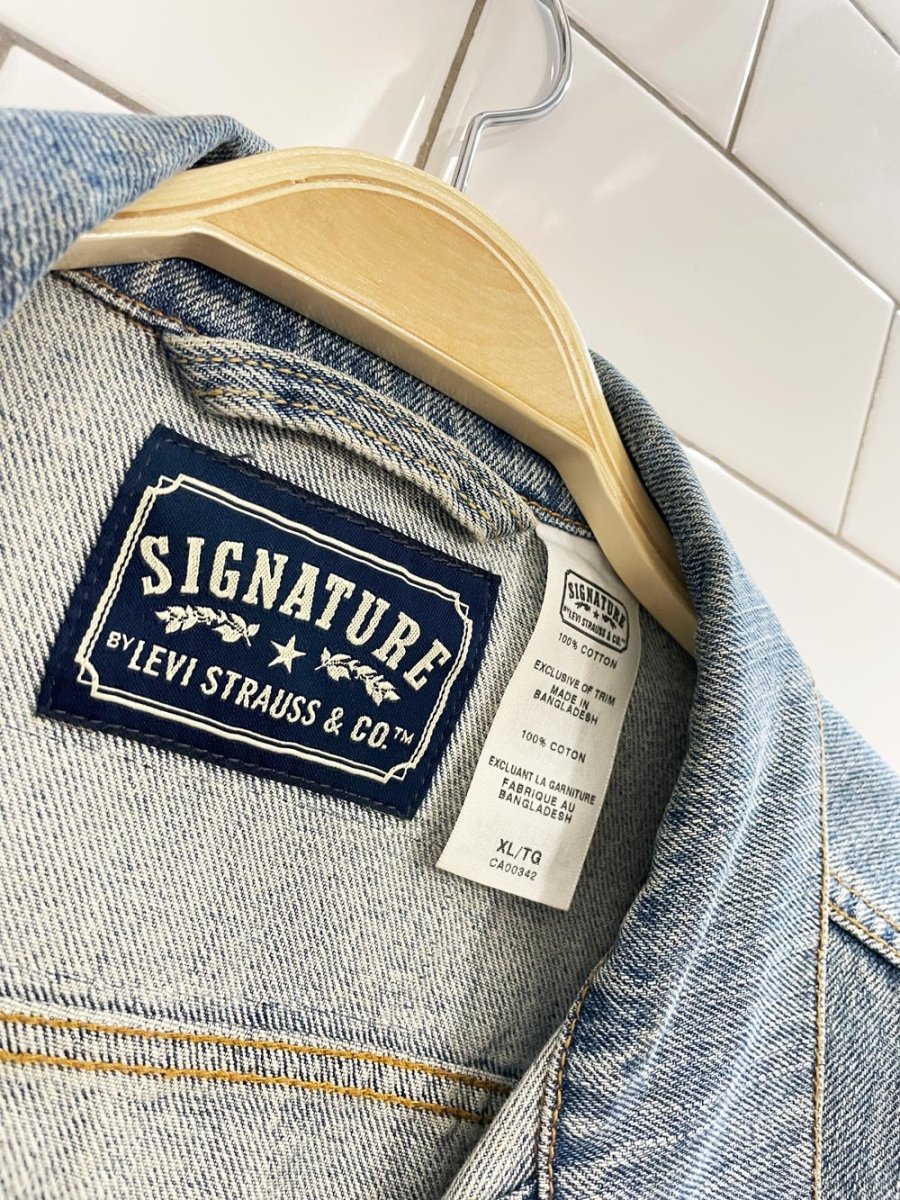 vintage 00s levi's denim trucker jacket - good market thrift store