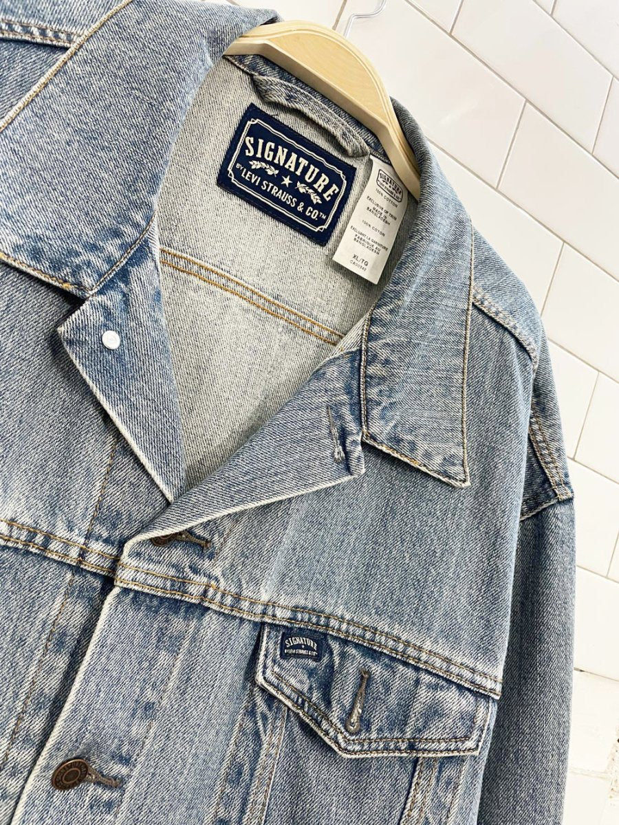 vintage 00s levi's denim trucker jacket - good market thrift store