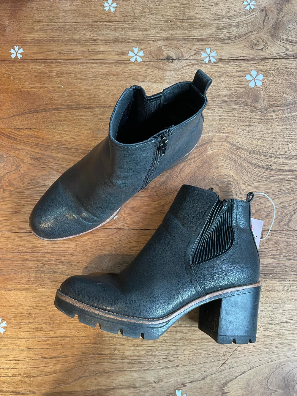 naturalizer madalynn gore heeled chelsea boot