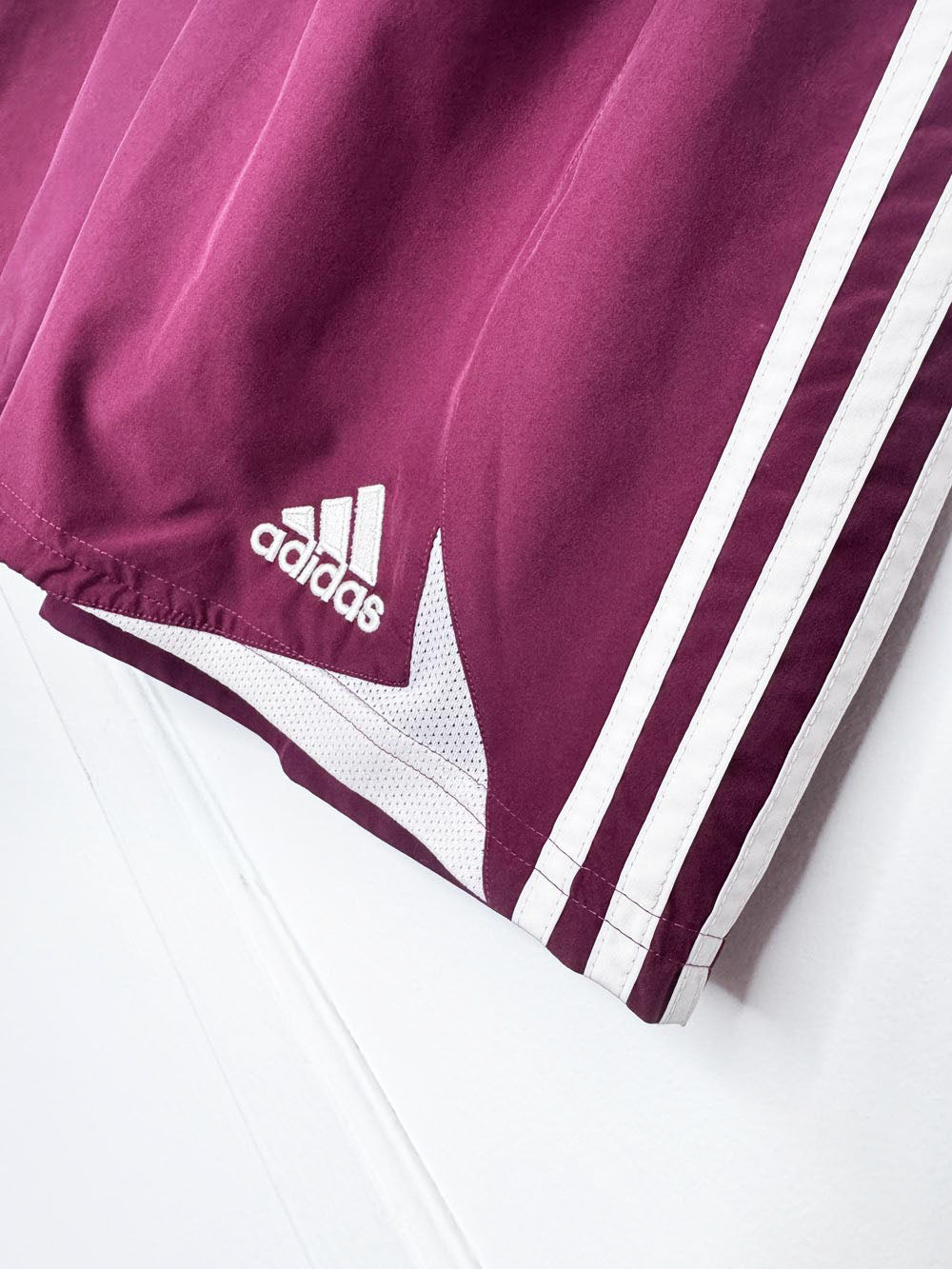 vintage 00s adidas three stripes sporty prep athletic shorts