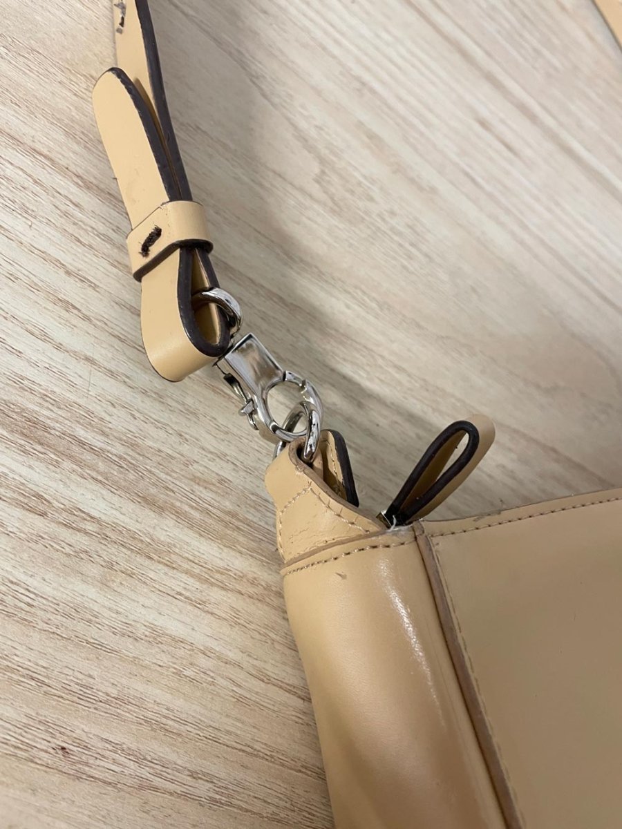 y2k elle faux leather structured shoulder bag - good market thrift store