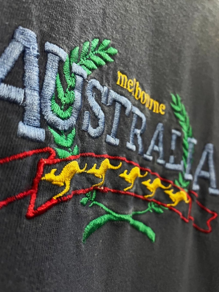 vintage 90s aussie embroidered tee - good market thrift store