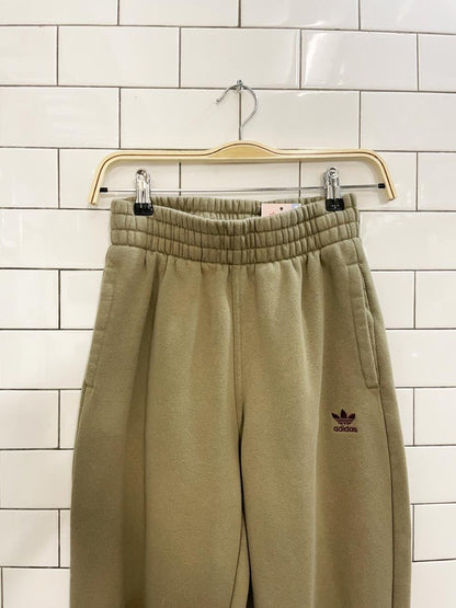 adidas retro trefoil cozy joggers - good market thrift store
