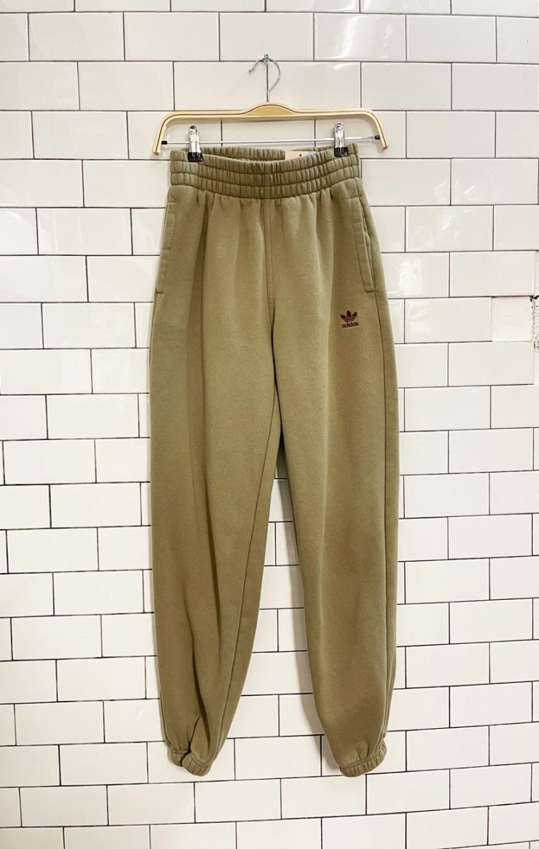 adidas retro trefoil cozy joggers - good market thrift store