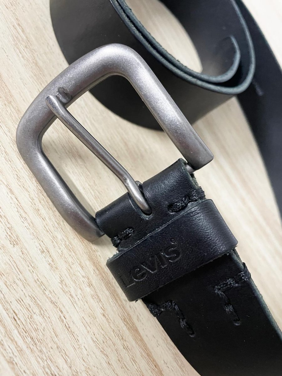 levi's heritage black bovine leather belt - good market thrift store