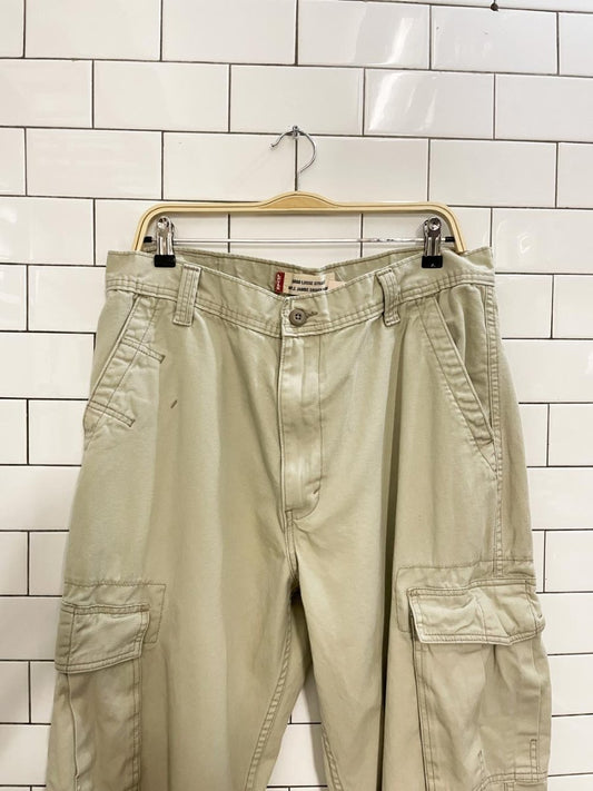 vintage 00s levi's cargo loose straight pant - good market thrift store
