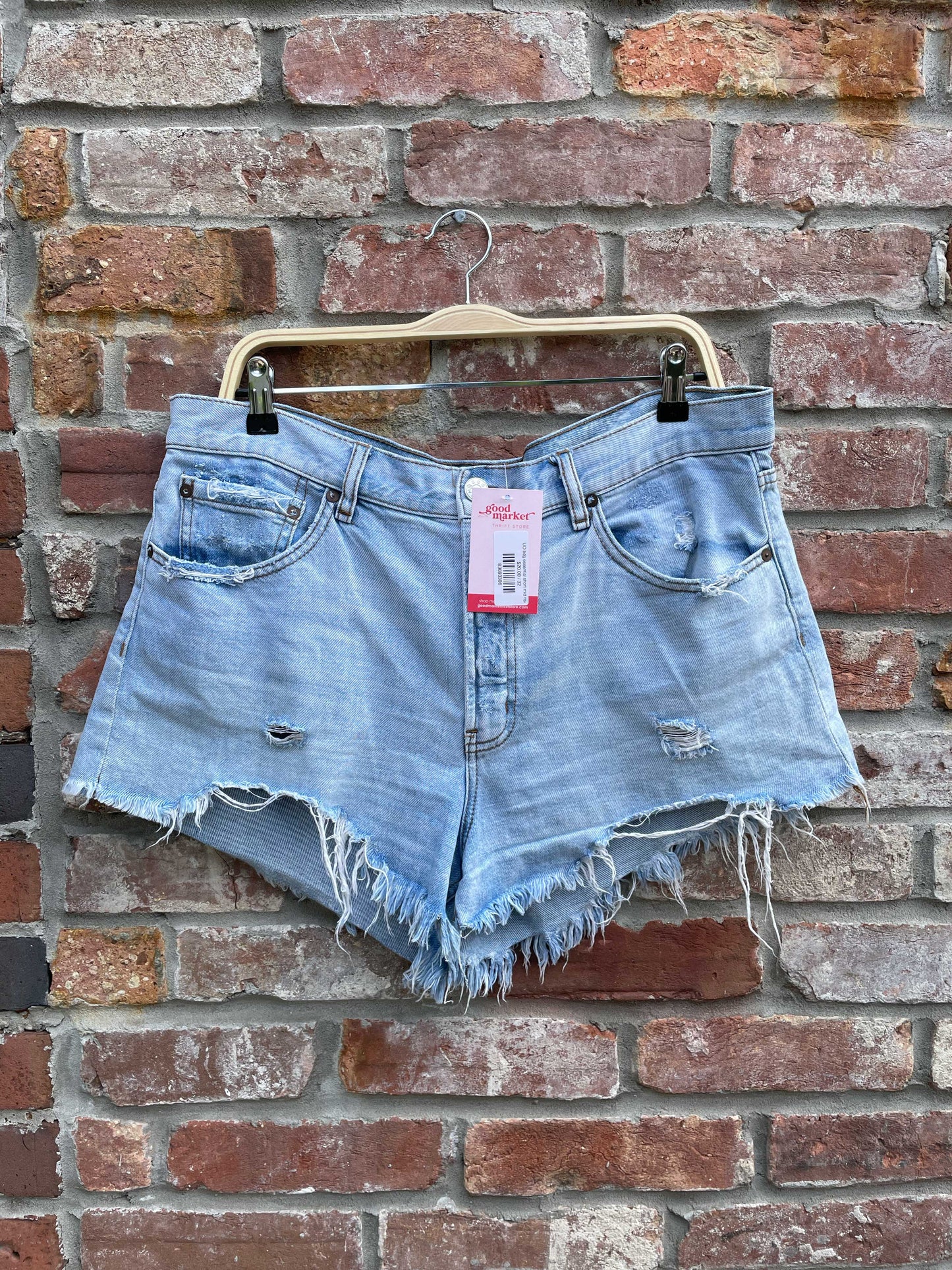 UO bdg essential short mid rise