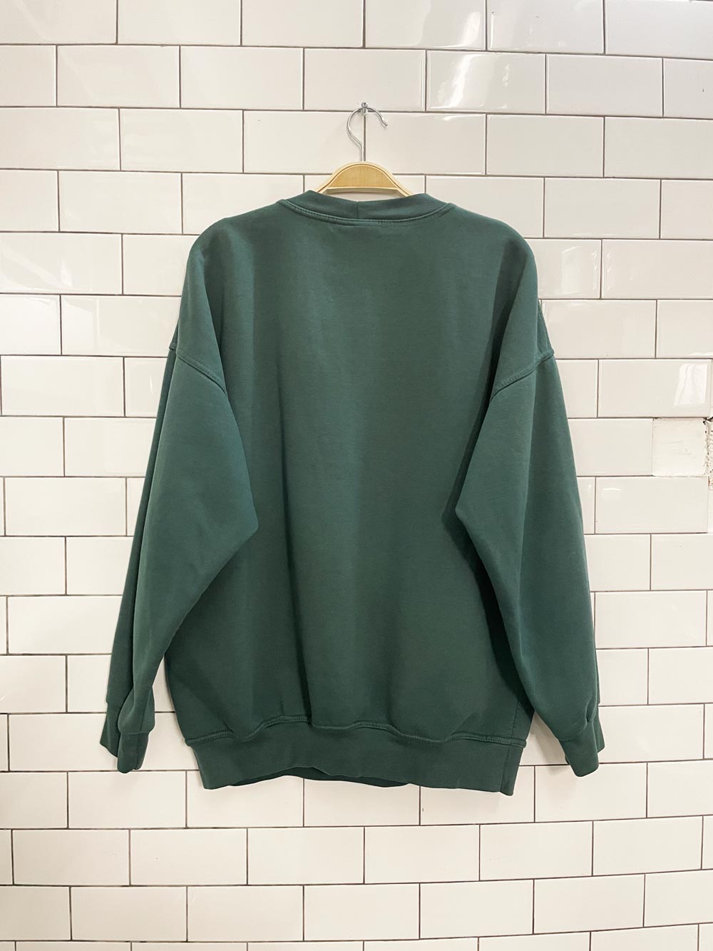 vintage 00s NR winter scene crew - good market thrift store