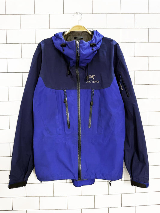 vintage 90s arc'teryx gore-tex xcr alpha sv waterproof shell jacket | made in Canada
