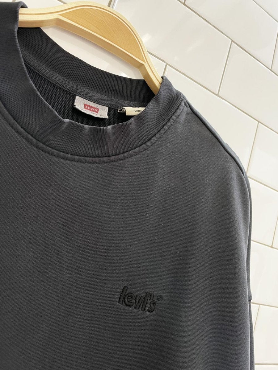 levi's minimal logo crewneck sweatshirt - good market thrift store