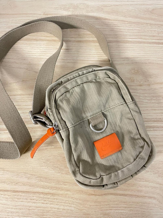 vintage 00s nike heritage crossbody - good market thrift store