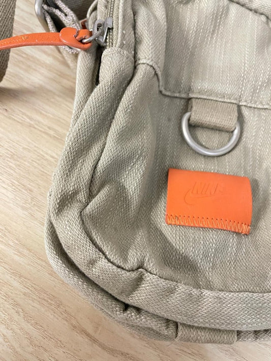 vintage 00s nike heritage crossbody - good market thrift store