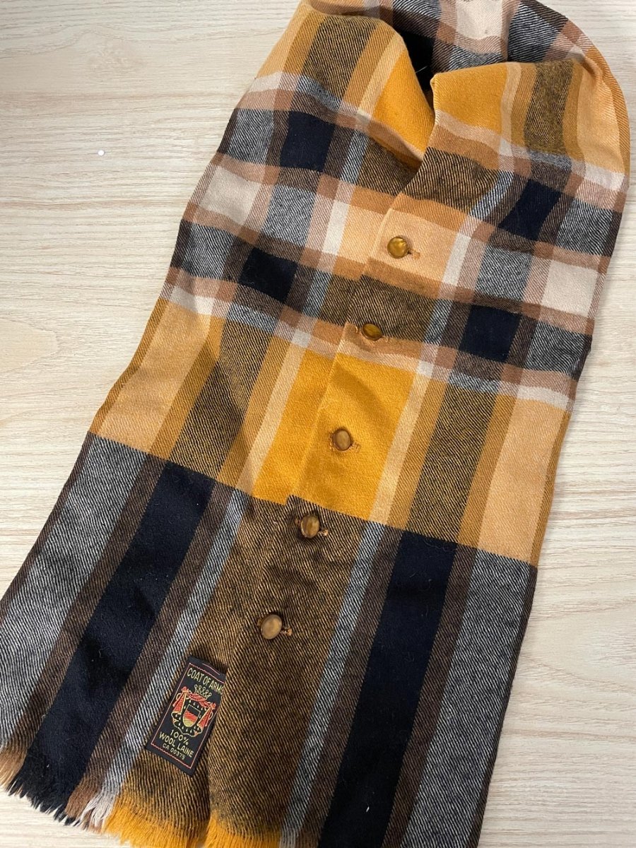 vintage coat of arms 100% wool tartan button scarf - good market thrift store