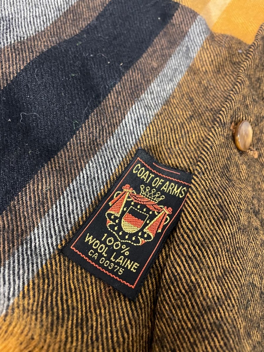 vintage coat of arms 100% wool tartan button scarf - good market thrift store