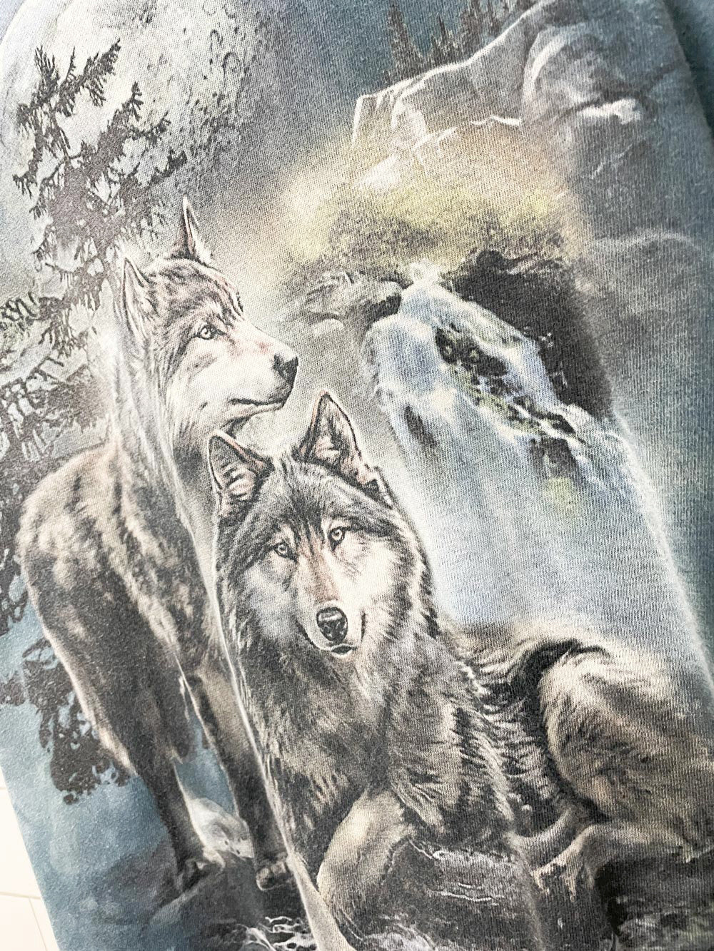 vintage 00s the mountains wolf moon print tie dye cropped tee