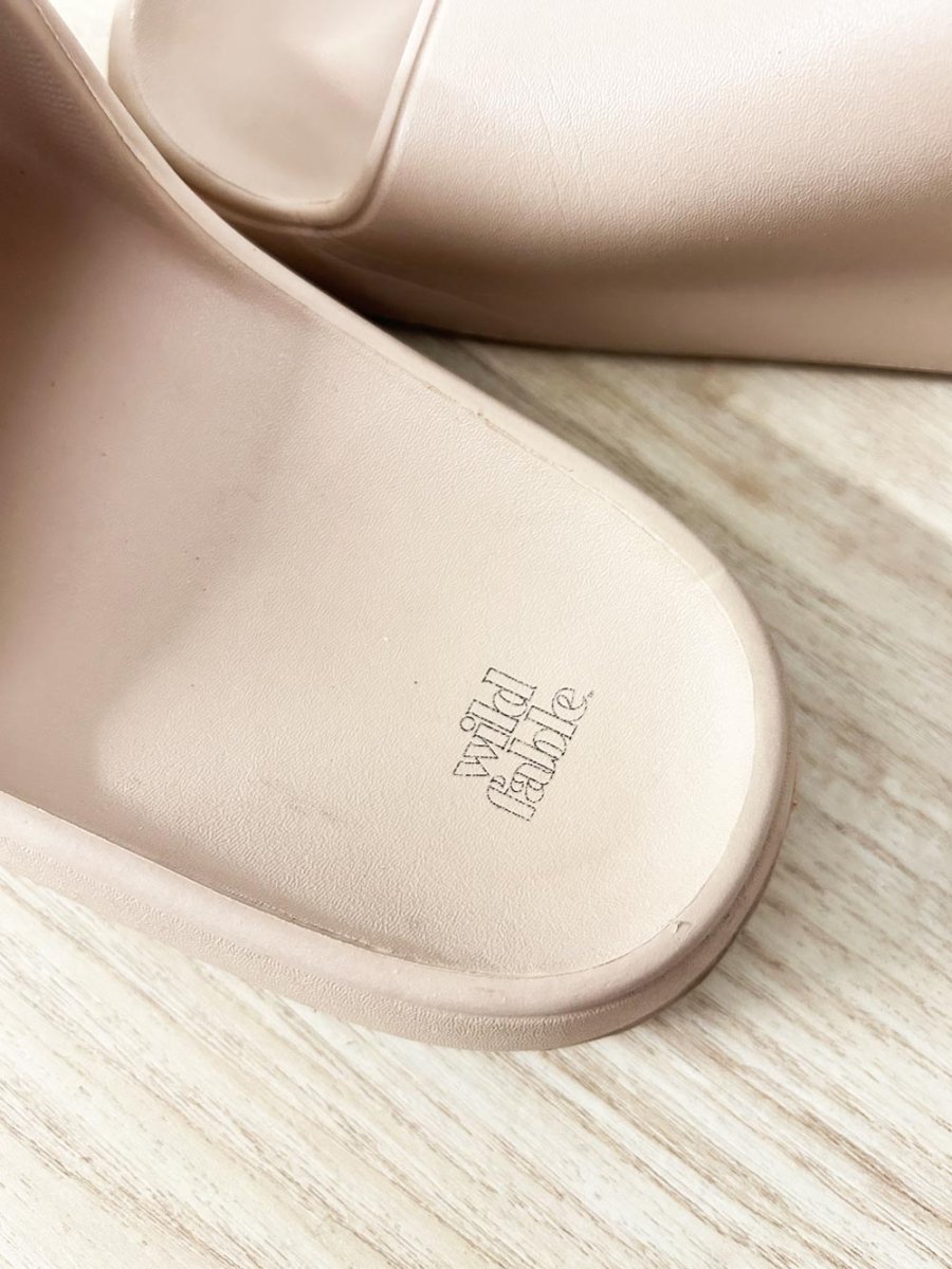 wild fable minimal foam cloud slides - good market thrift store