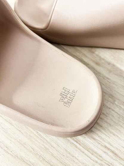 wild fable minimal foam cloud slides - good market thrift store