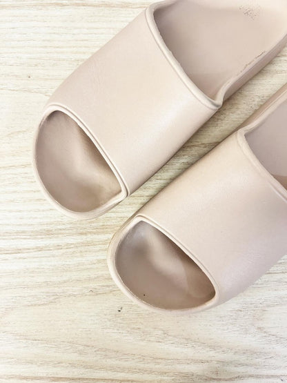 wild fable minimal foam cloud slides - good market thrift store