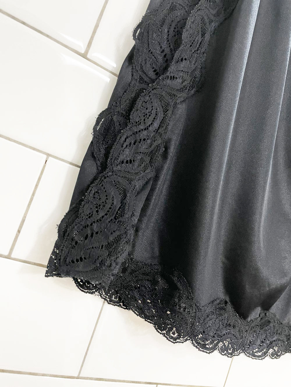 vintage hanna lace trim sateen mini slip skirt | made in canada
