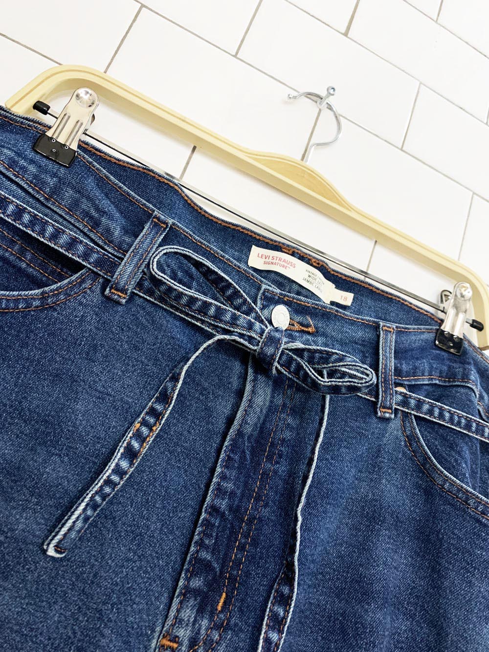 levi's wide leg belted jeans