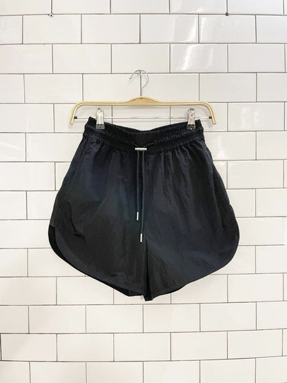 varley harmon 4" crinkled shell shorts - good market thrift store