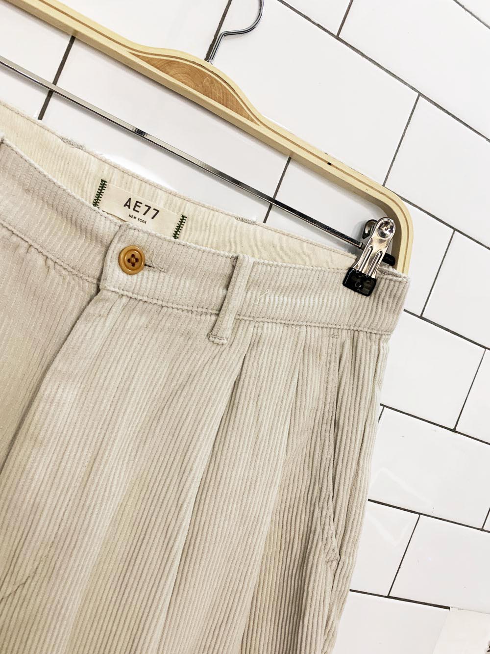 ae77 new york chunky cord barrel leg pleated pants | american eagle