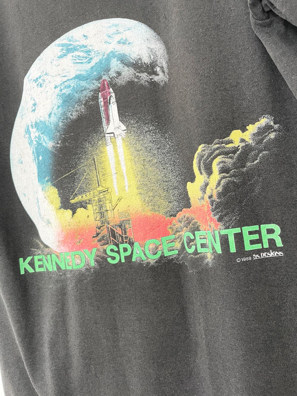 vintage 80s kennedy space centre single stitch moon print tee | made in usa