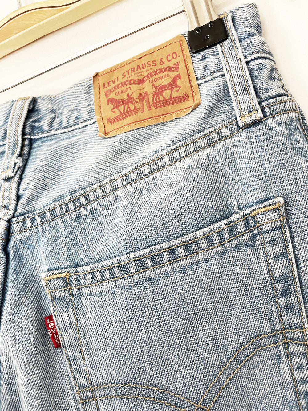 levi's 94 baggy light wash jeans
