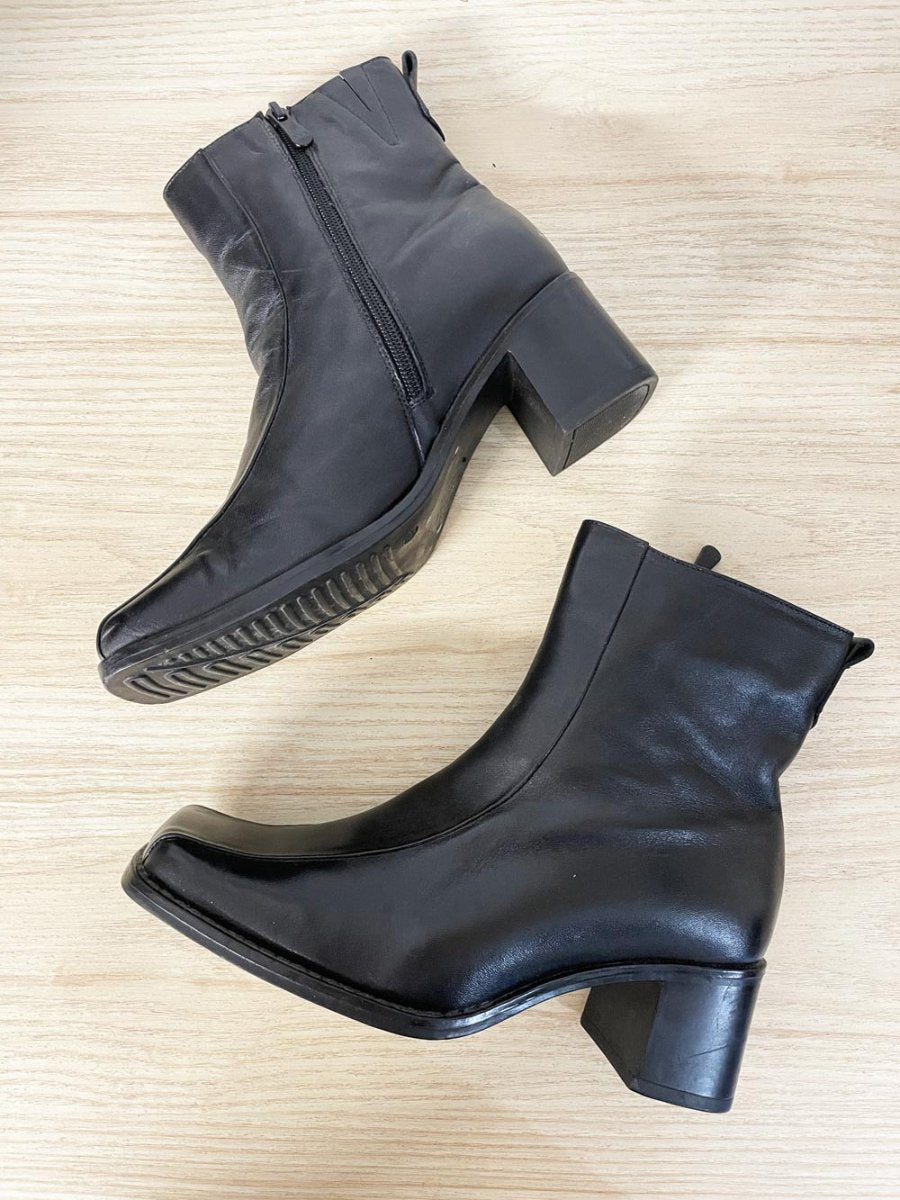 vintage 00s softmoc leather square toe heeled boots - good market thrift store
