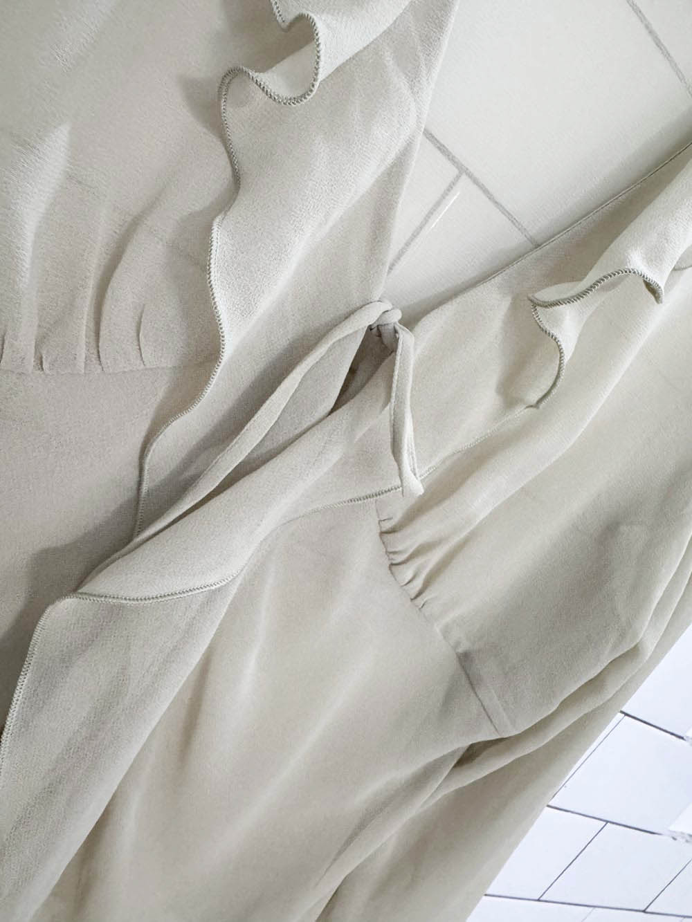 wilfred frenchy chiffon ruffle single tie blouse | aritzia