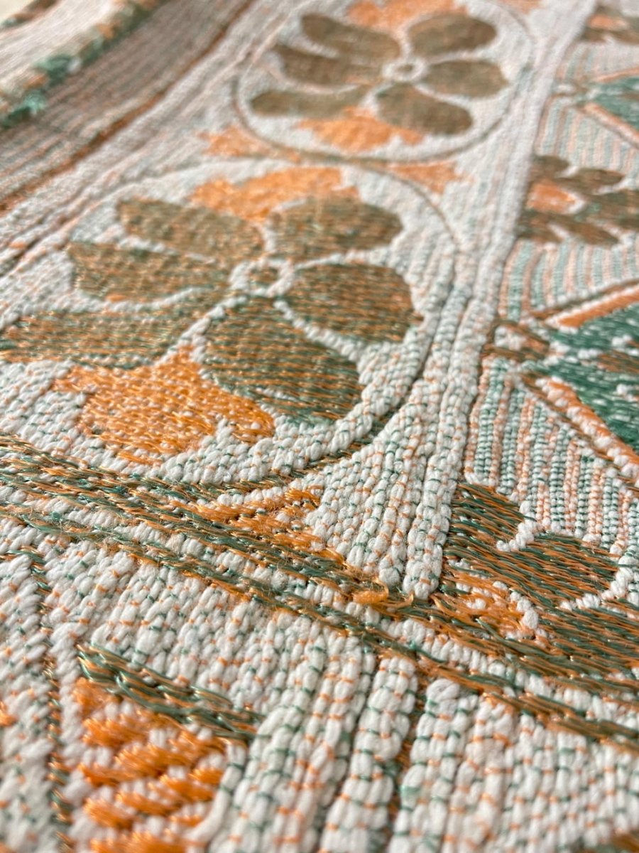 vintage 70s retro jaquard floral tapestry/throw - good market thrift store