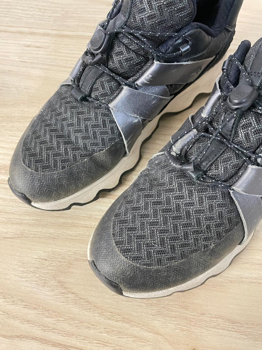 sorel kinetic sabertooth slip on sneaker - good market thrift store