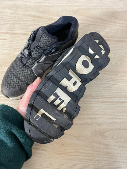 sorel kinetic sabertooth slip on sneaker - good market thrift store