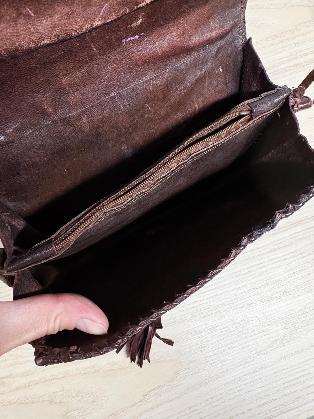 vintage leather croc print saddle bag w tassel