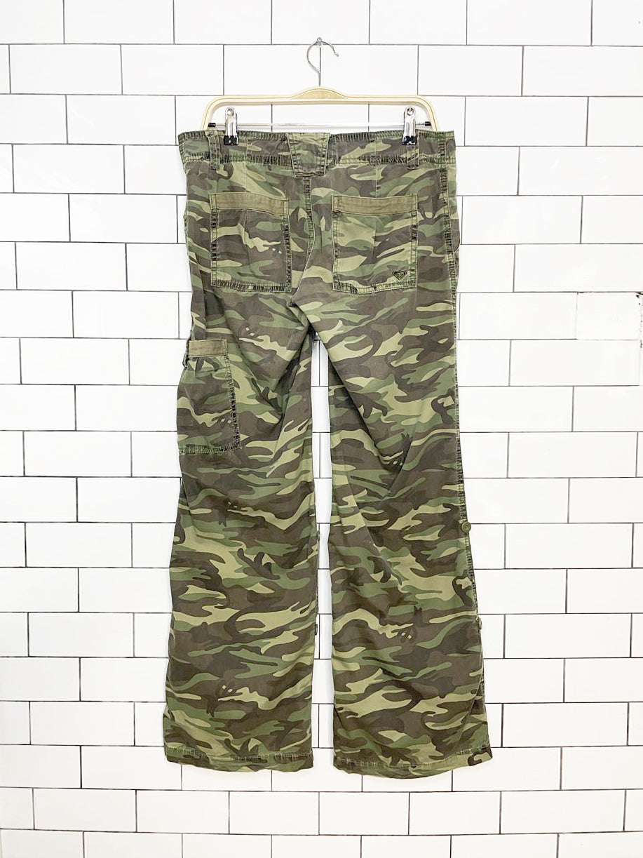 y2k roxy low rise roll-up camo straight leg utility pants