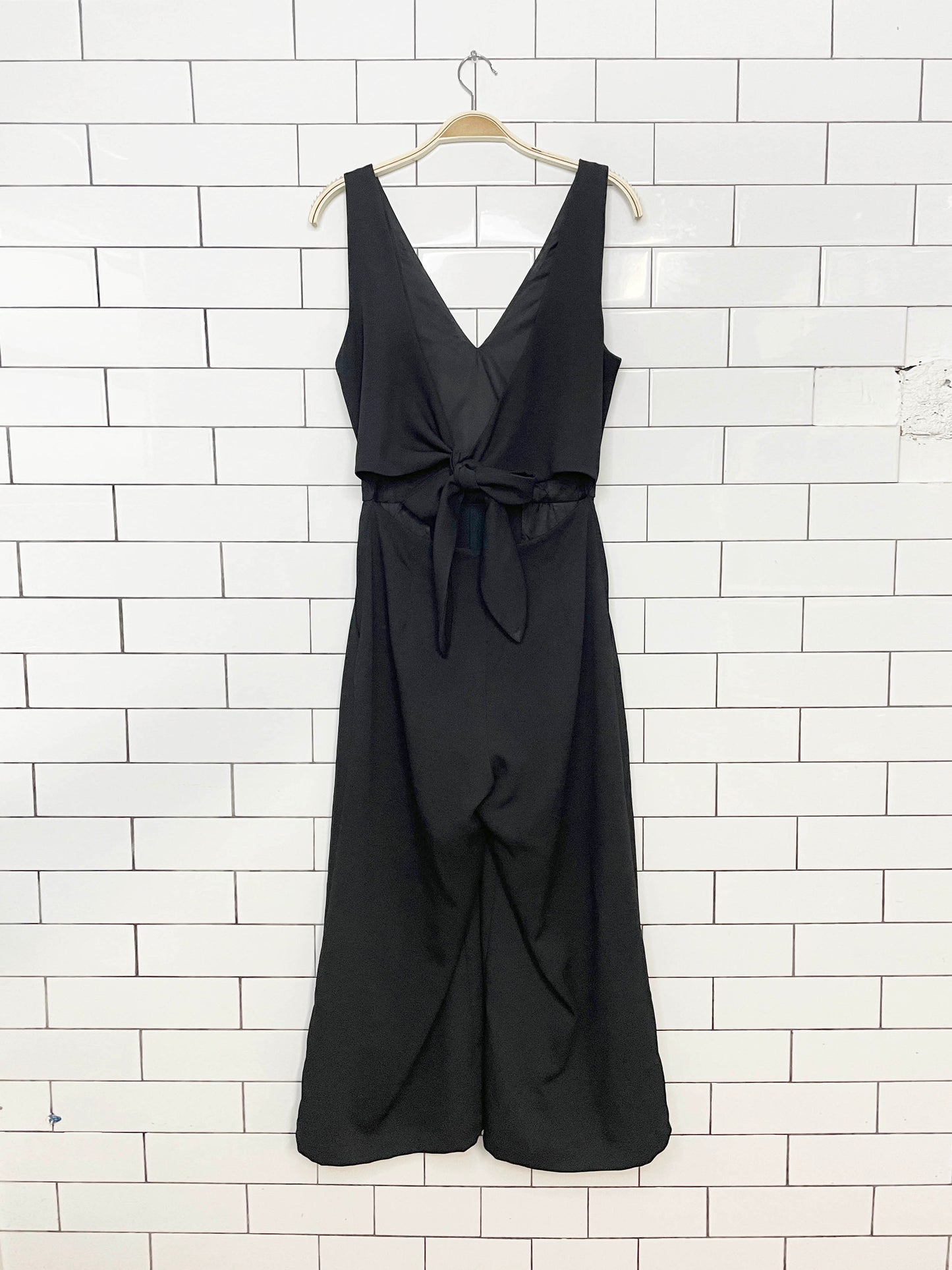 wilfred écoulement v-neck tie back wide leg jumpsuit | aritzia